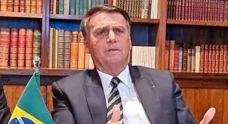 Bolsonaro durante live transmitida nesta quinta-feira (21)