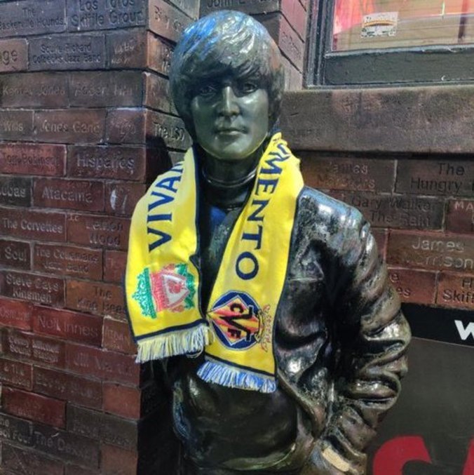 O John Lennon de bronze, condecorado pelo Villarreal