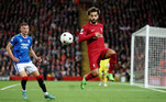 Mohammed Salah, no segundo tempo, ampliou a vantagem do Liverpool com um gol de pênalti, que não deu chance para a defesa de McGregor