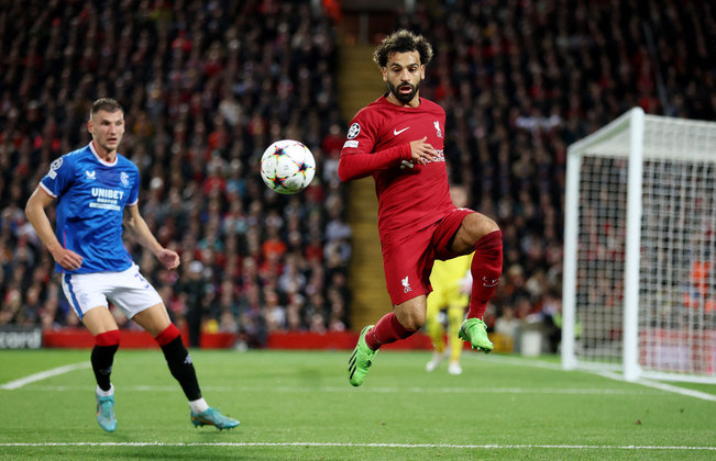 Mohammed Salah, no segundo tempo, ampliou a vantagem do Liverpool com um gol de pênalti, que não deu chance para a defesa de McGregor