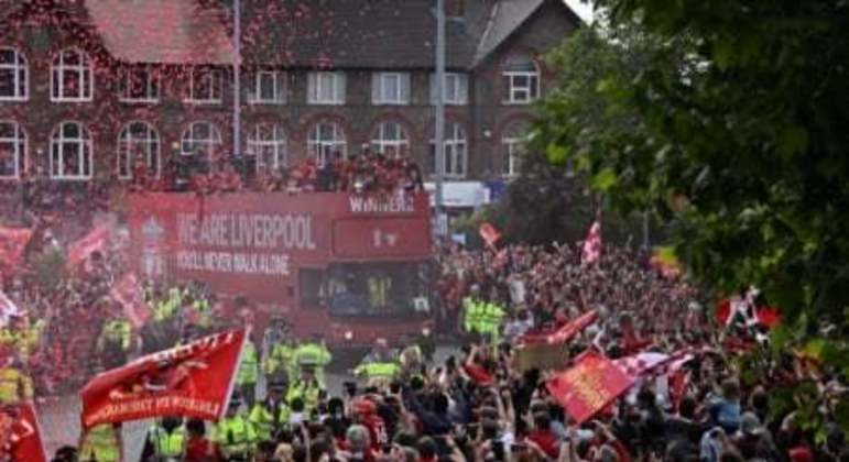 Liverpool em ônibus aberto