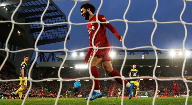 Mohamed Salah marca dois gols na vitória por 4 a 0 sobre o Southampton