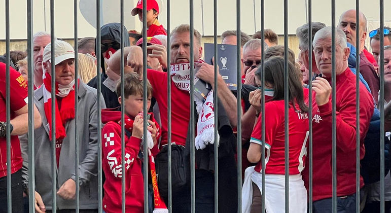 Torcedores do Liverpool foram vítimas de spray de pimenta e gás lacrimogêneo
