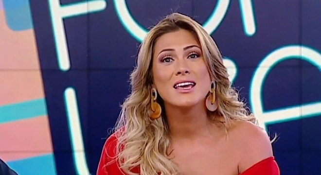 Lívia Andrade divulgou notícia falsa no 'Fofocalizando'