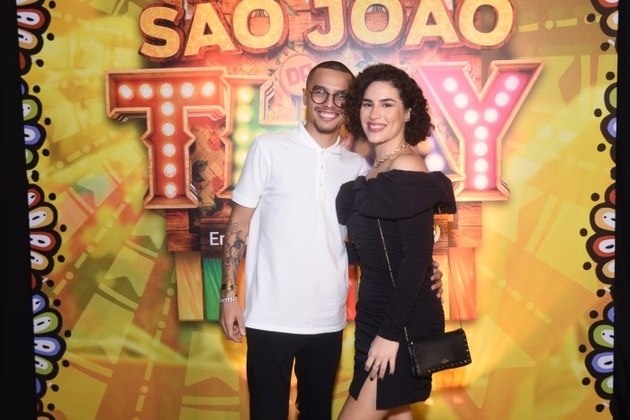 Livian Aragão compareceu ao evento com o namorado, João Victor Façanha, conhecido na web como Jota