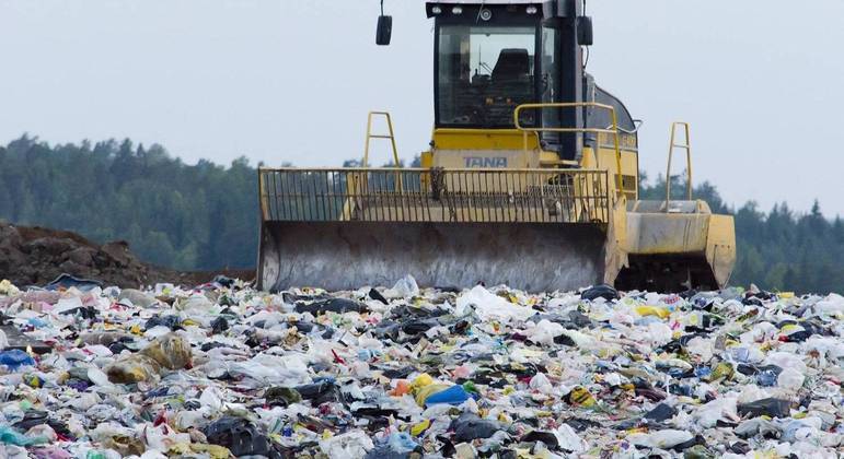 Brasil sofre com descarte irregular de lixo e a reciclagem está muito abaixo do recomendado