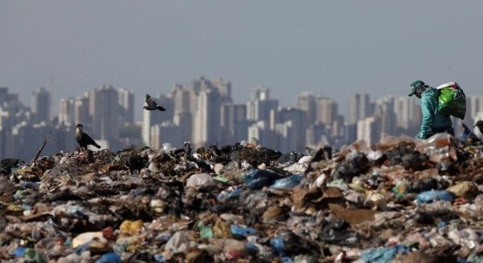 Recicláveis destinados a 2.655 lixões no país geram perda de R$ 14 bilhões