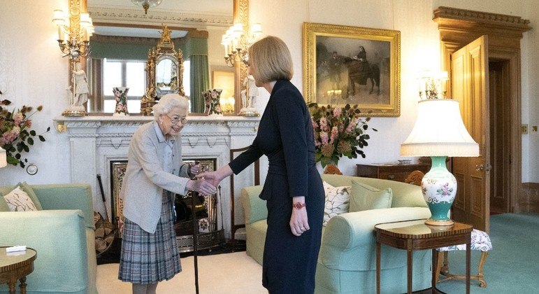 A primeira-ministra britânica, Liz Truss, publicou declaração sobre saúde de Elizabeth 2ª