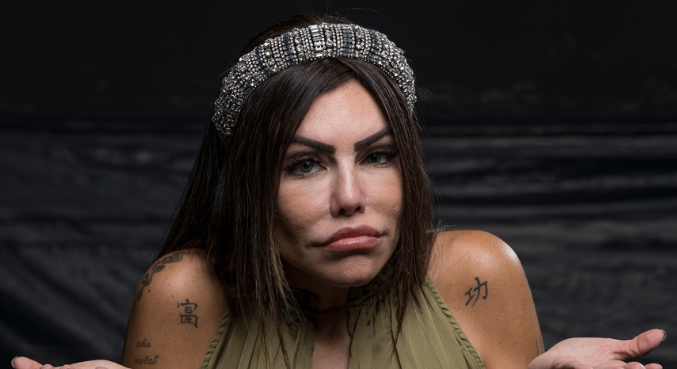 Liziane Gutierrez é a primeira peoa eliminada de A Fazenda 13