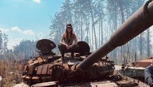 Após ameaça de morte, Liziane Gutierrez volta a postar fotos em tanques russos: 'Não tenho medo'