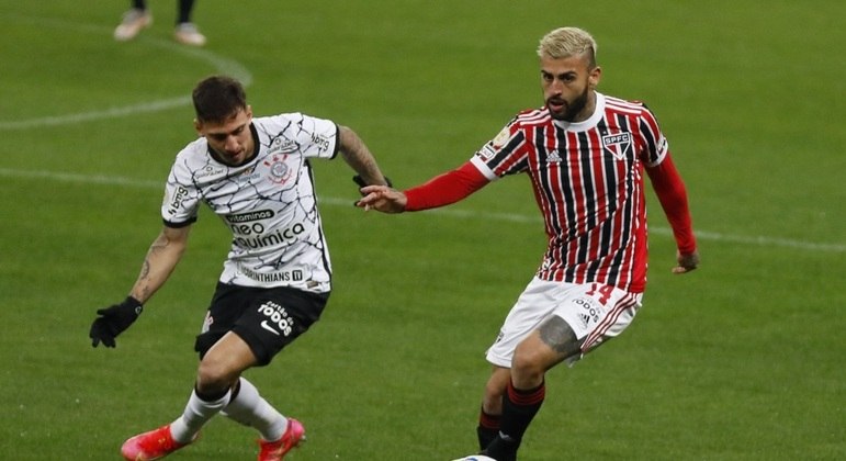 Em jogo de oito gols, Corinthians empata com Grêmio em Itaquera pelo  Brasileiro