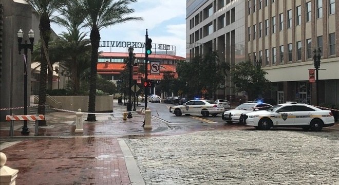 Polícia cercou local de tiroteio em Jacksonville, na Flórida