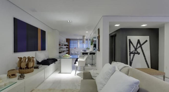 Loft com salas e cozinha integradas Projeto de Denise Macedo