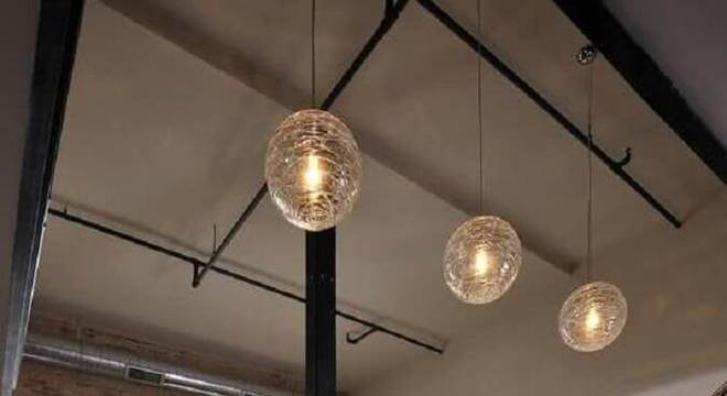 loft decorado com lareira