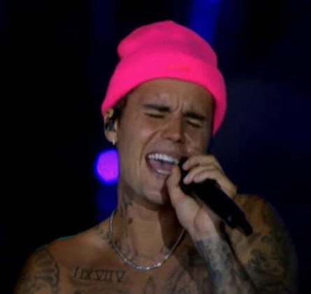 Logo depois do show, Bieber anunciou uma nova pausa e cancelou as apresentações que faria em outras cidades do Brasil.