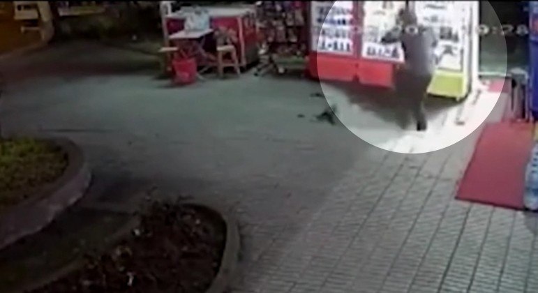 Lojista foi engolido por buraco na Turquia enquanto fumava um cigarro
