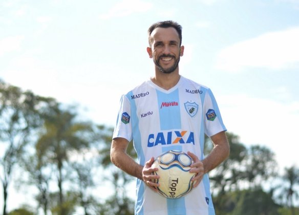Londrina: 50% de aproveitamento no ano / O Londrina foi eliminado no Campeonato Paranaense nas quartas de final para o Athletico, na disputa de pênaltis. Buscando fazer uma melhor Série B do que no último ano, a equipe conta com os atacantes Caprini e Douglas Coutinho, além do experiente Thiago Ribeiro Londrina: 50% de aproveitamento no ano / O Londrina foi eliminado no Campeonato Paranaense nas quartas de final para o Athletico, na disputa de pênaltis. Buscando fazer uma melhor Série B do que no último ano, a equipe conta com os atacantes Caprini e Douglas Coutinho, além do experiente Thiago Ribeiro