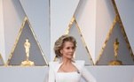A atriz Jane Fonda esbanjou elegância em 2018 com um vestido branco do designer Olivier Rousteing, para Balmain