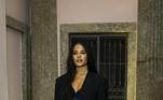 Bella Campos estava com um look todo preto, que teve o blazer como peça principal. Sandália de salto alto e bolsa completaram o visual