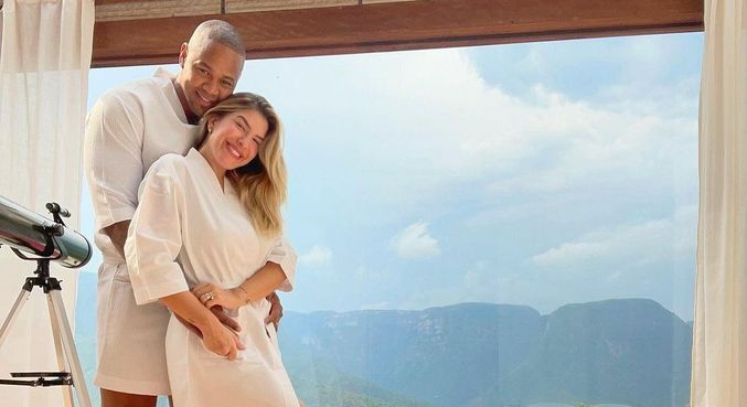 Lorena Improta e Léo Santana viajaram sem a filha para celebrar 1 ano de casamento