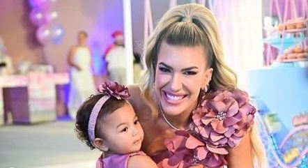 Lore Improta afirmou ter passado por baby blues após o nascimento da sua filha