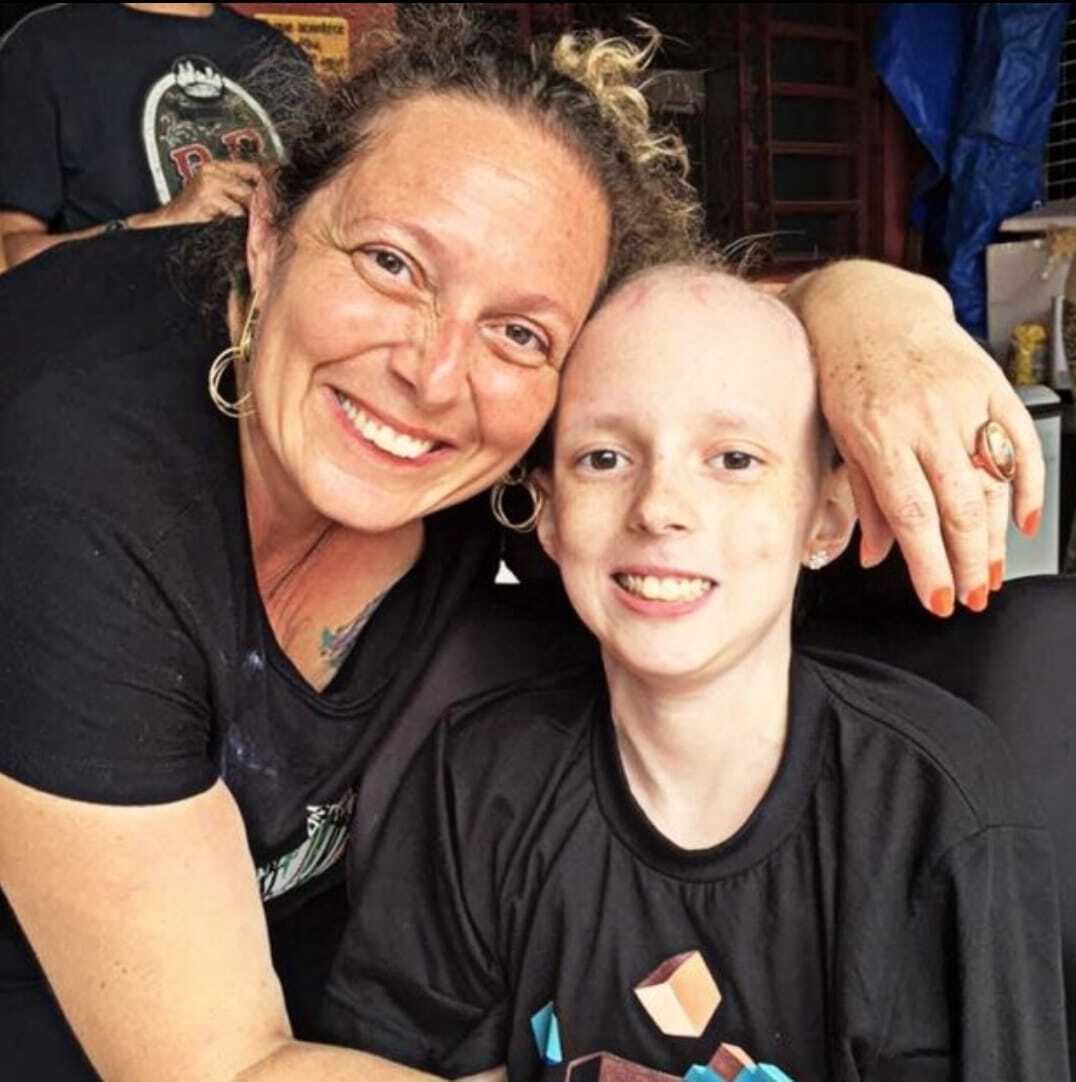 Careca, com a mãe, Fiorella, nos primeiros momentos de tratamento após cirurgias