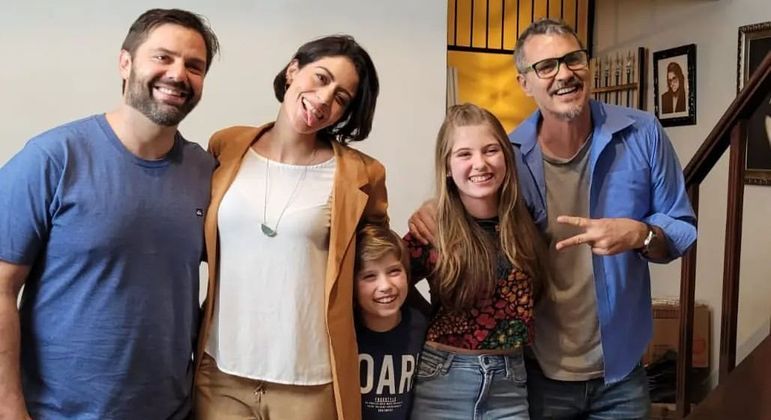 Fabio Rabin, Carol Castro, Enrico Queiroz, Lorena Queiroz e o diretor Miguel Rodrigues