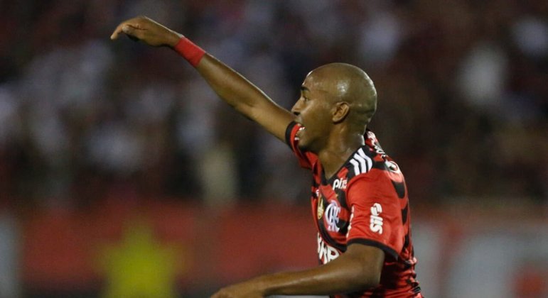 Lorran, de 16 anos, é o jogador mais novo a marcar com a camisa do time profissional do Flamengo
