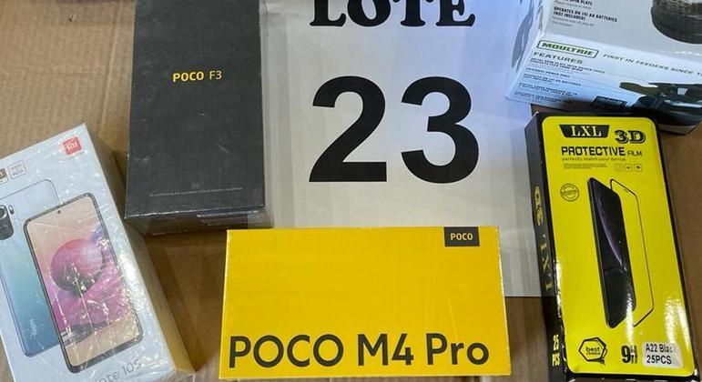 No lote 23, os destaques são nove smartphones, sem considerar outros dispositivos. O preço mínimo é de R$ 5.500