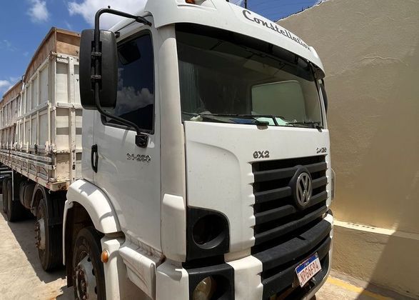 Outro caminhão, da Volkswagen, aparece no lote 78. Ele sairá por no mínimo R$ 110 mil