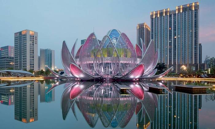 Lotus Building - China - Construído em 2013, fica no Parque do Povo, na cidade de Wujin, e ocupa 35 mil m².  A flor aquática lótus representa a pureza espiritual no Budismo. 