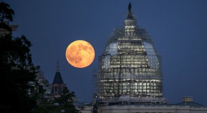 A Lua Azul apareceu dessa forma em Washington, nos Estados Unidos, em 2015
