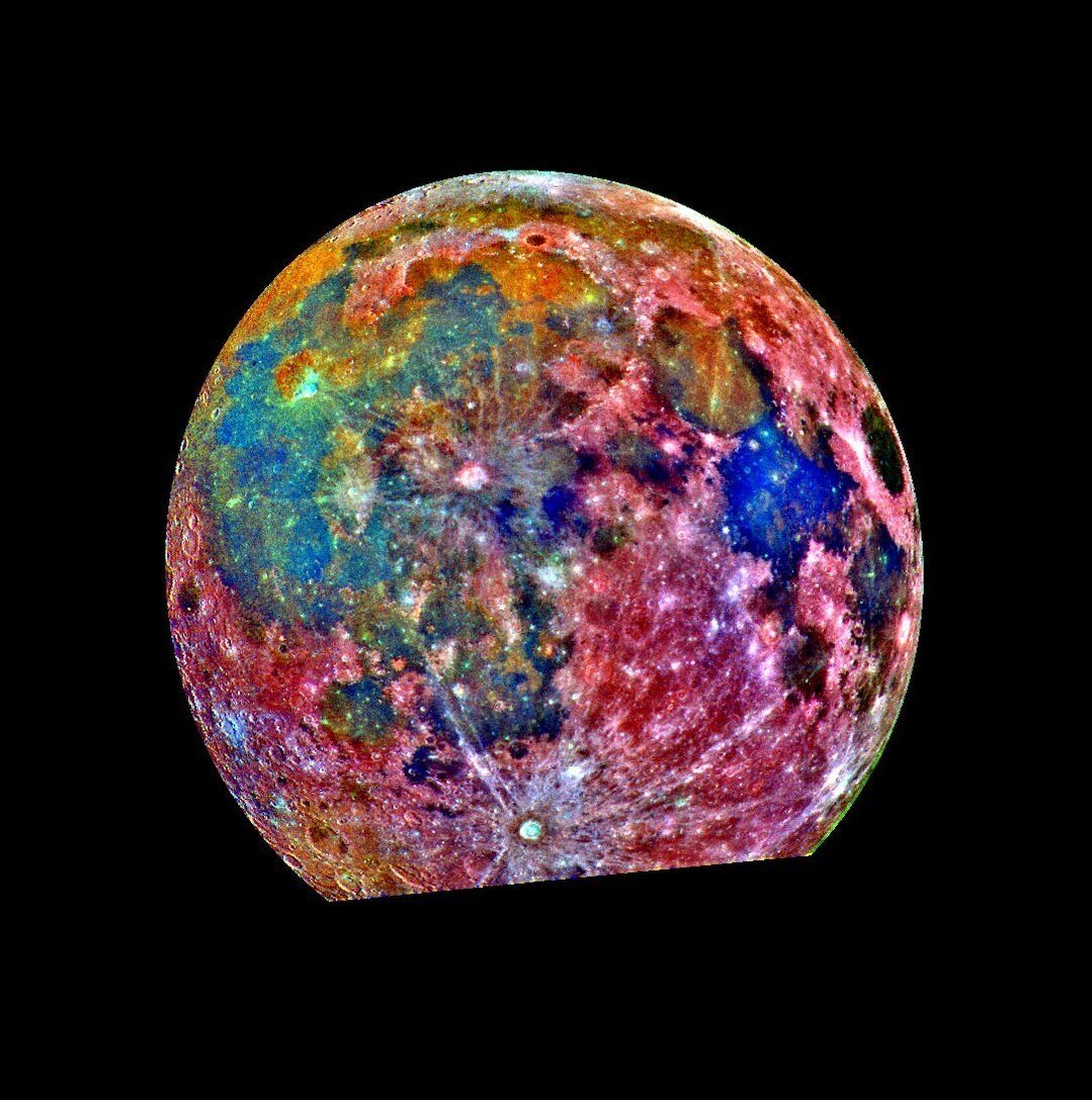 As cores acima ajudam os cientistas a estudar a composição do solu lunar (Reprodução/Instagram/@nasa)