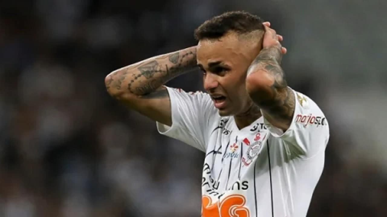 Apenas nove gols no Corinthians. Cada um deles significou R$ 7,3 milhões em salários. Passagem pífia