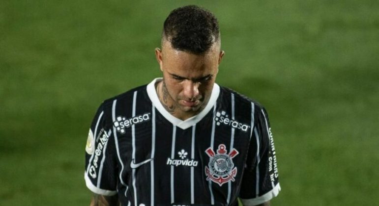 Luan não quer prestar queixa, apesar das agressões e ameaças de morte. Tem medo. Diretoria quer rescisão