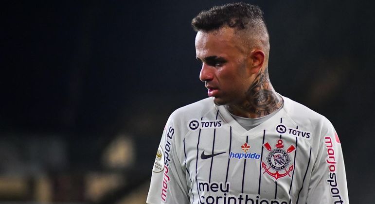 Corinthians decide dividir salários para ceder Luan e Avelar para outros clubes