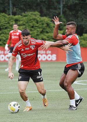 Calleri e Luan em treino do São Paulo