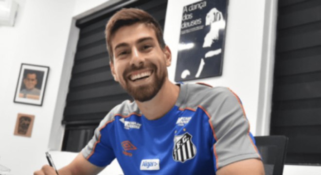 Luan Peres assina contrato com o Santos