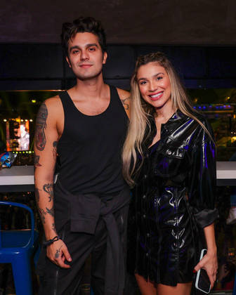 Além da namorada, o sertanejo foi acompanhado da irmã, a influenciadora  Bruna Santana 