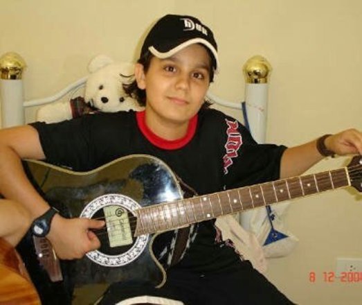 Aos 14 anos, o cantor realizou a sua primeira grava&ccedil;&atilde;o na cidade de Jaraguari (MS). Na &eacute;poca, Luan n&atilde;o gostou do resultado e jogou fora o CD com o material. Por sorte, um amigo guardou uma das c&oacute;pias e postou no YouTube. Logo, o material fez sucesso na regi&atilde;o da cidade natal do m&uacute;sico