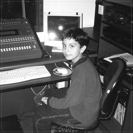 Alguns internautas ainda fizeram montagens de antes e depois do cantor&nbsp;