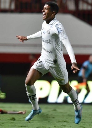 Lucas Barbosa marcou no último minuto e deu vitória ao Peixe