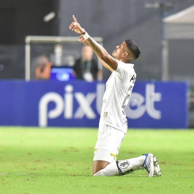 Barbosa, que marcou, já havia sido autor de gol na última vitória santista em casa