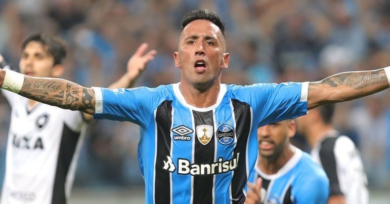 Lucas BarriosIdade: 38 anosPosição: AtacanteMês da aposentadoria: SetembroPrincipais clubes: Palmeiras, Grêmio, Borussia Dortmund e Colo-Colo