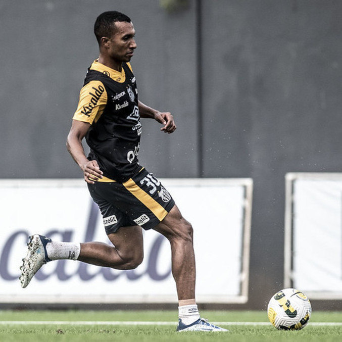 Lucas Braga pode novamente ser improvisado na direita ou ser mantido no ataque