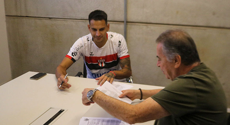 Lucas Delgado assinou com o Botafogo-SP na última sexta-feira (25)