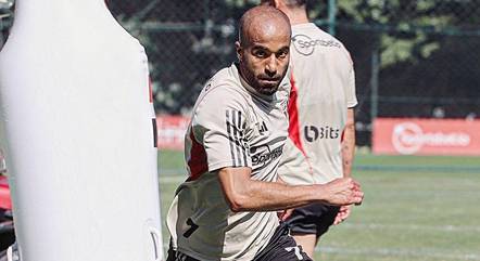 Lucas em treino pelo São Paulo