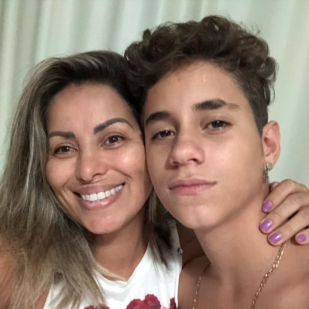 Filho da cantora Walkyria Santos é encontrado morto em casa -  Entretenimento - R7 Famosos e TV