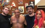 Em fevereiro do ano passado, Anitta foi ao estúdio de Lucas, acompanhada do pai, Mauro Machado, para fazer as tatuagens