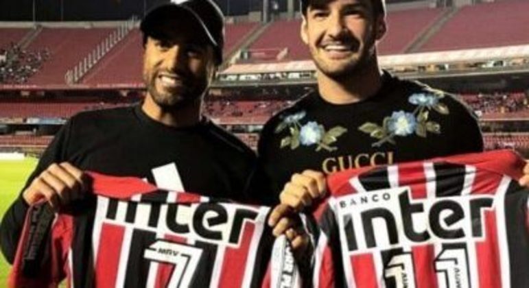 A realidade do São Paulo é Alexandre Pato, R$ 200 mil mensais. E não Lucas Moura, R$ 2,2 milhões